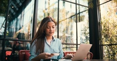 girl holding credit card